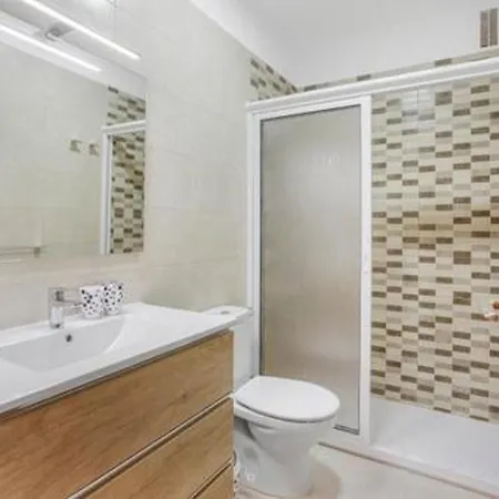 Impeccable 2-bed In Bajamar 아파트