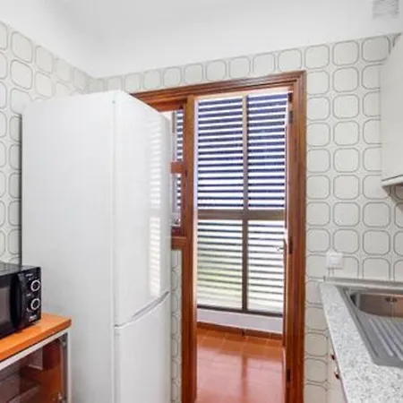 Impeccable 2-bed In Bajamar Apartman
